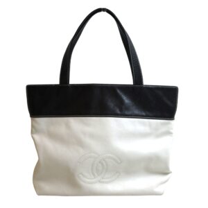 Chanel White Leather Tote Bag (Pre-Owned)