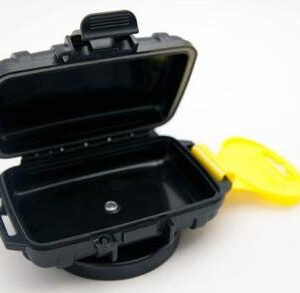 OtterBox with 80lb-pull Magnet